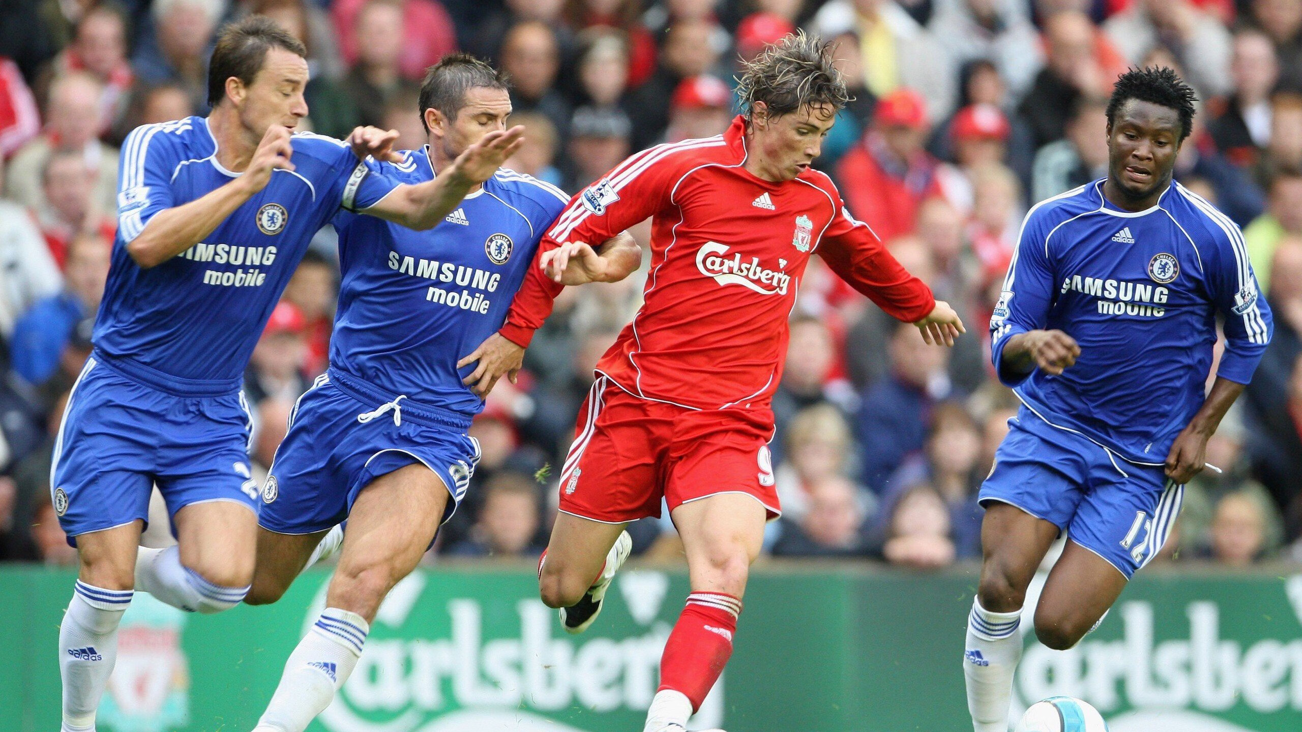 萨拉赫官方宣布表现优异新规，利物浦引发争议！赛场气氛高涨