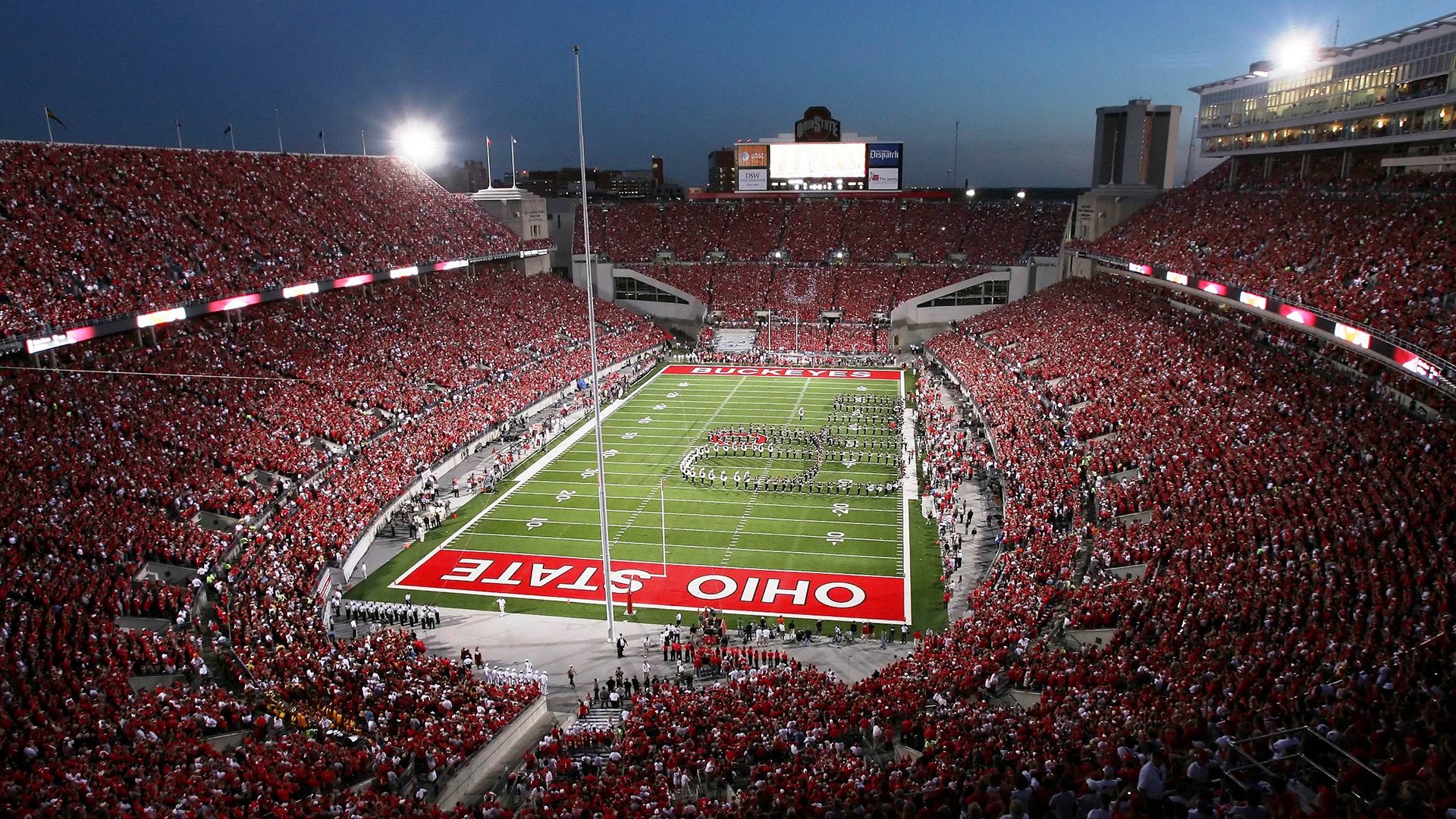 萨拉赫官方宣布表现优异新规，利物浦引发争议！赛场气氛高涨