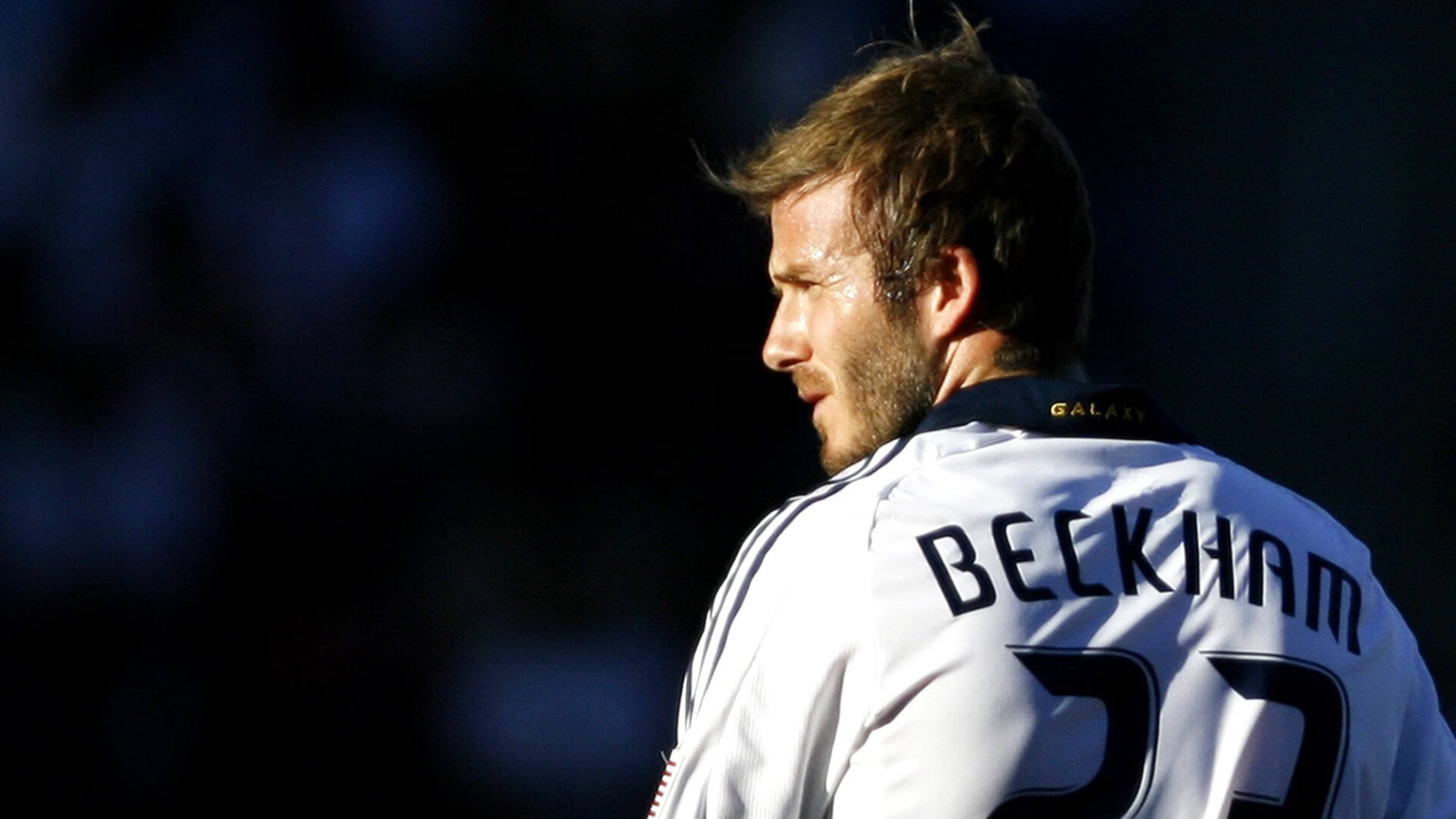 字母哥回归赛场，战术调整首场状态亮眼，TES观众沸腾！